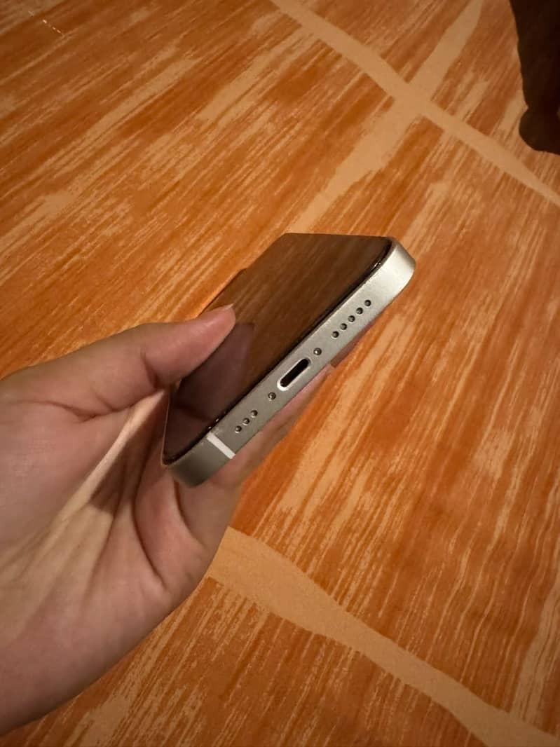 Apple iPhone 12 4