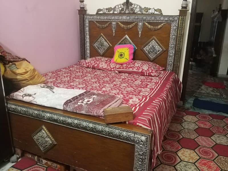 Bed with Dressing Table 0