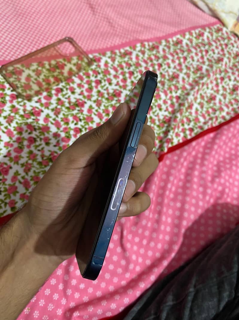 Apple iPhone 13 2