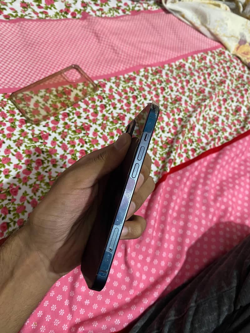 Apple iPhone 13 3