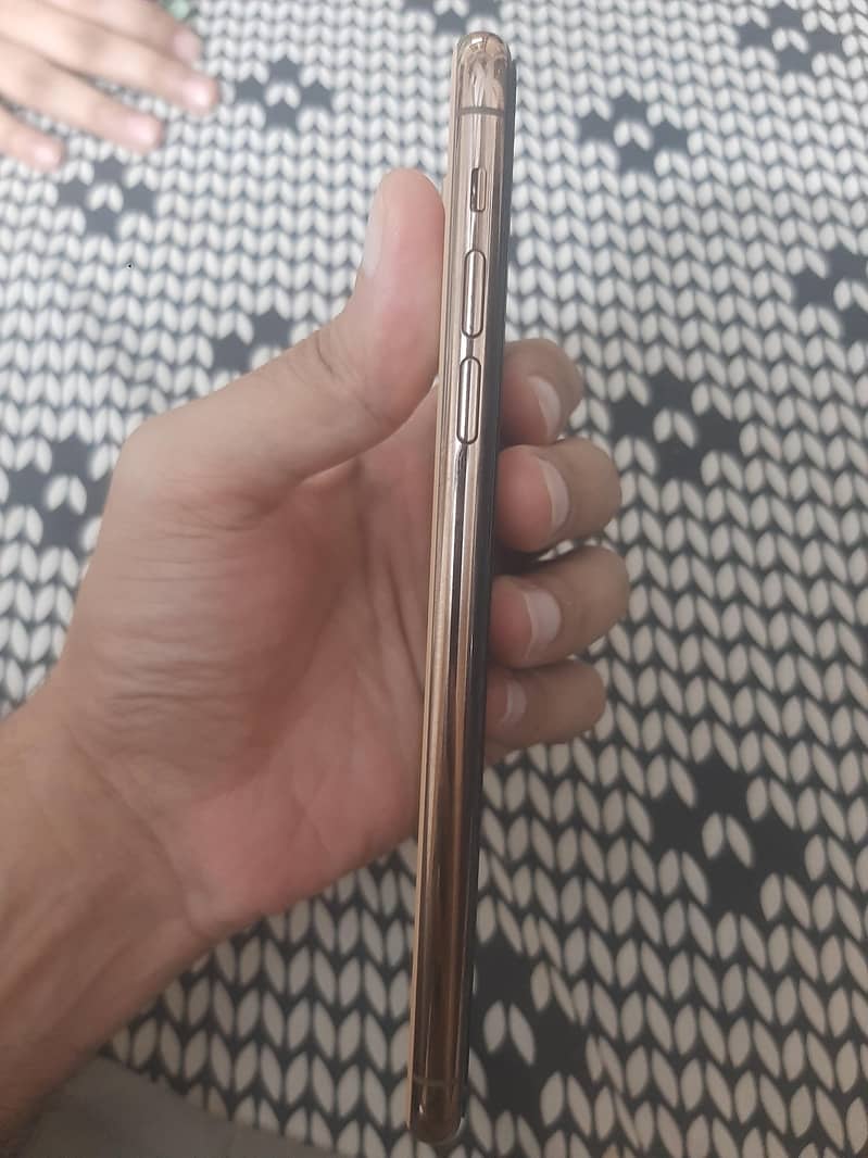 Apple iPhone 11 Pro Max 2
