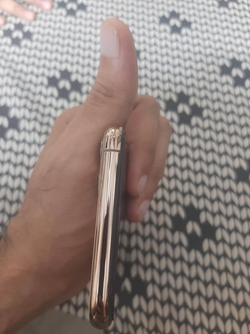 Apple iPhone 11 Pro Max 4