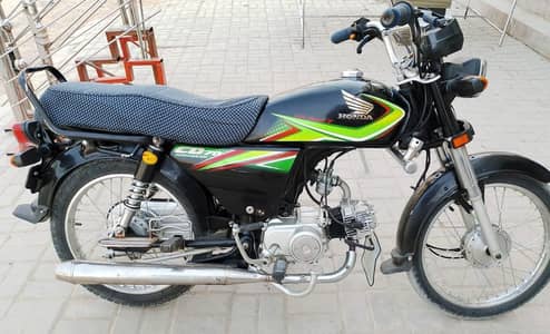 Honda CD 70 cc for sale urjent modal 2010 Karachi number