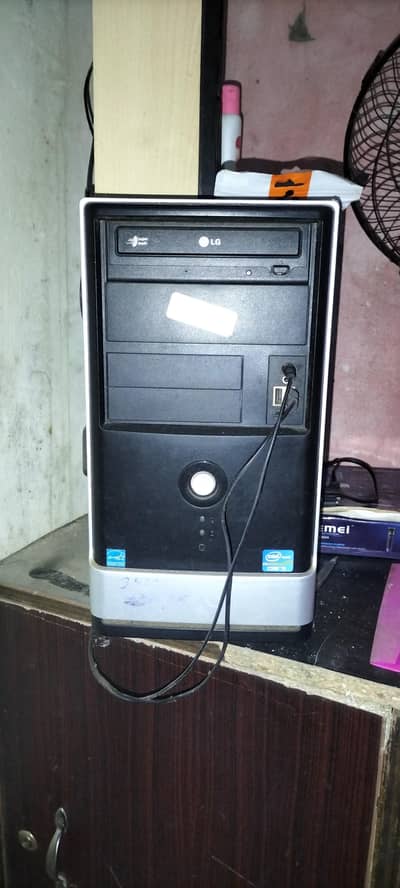 intel inside 4gb ram 64gb SSD hard takreban 300gb
