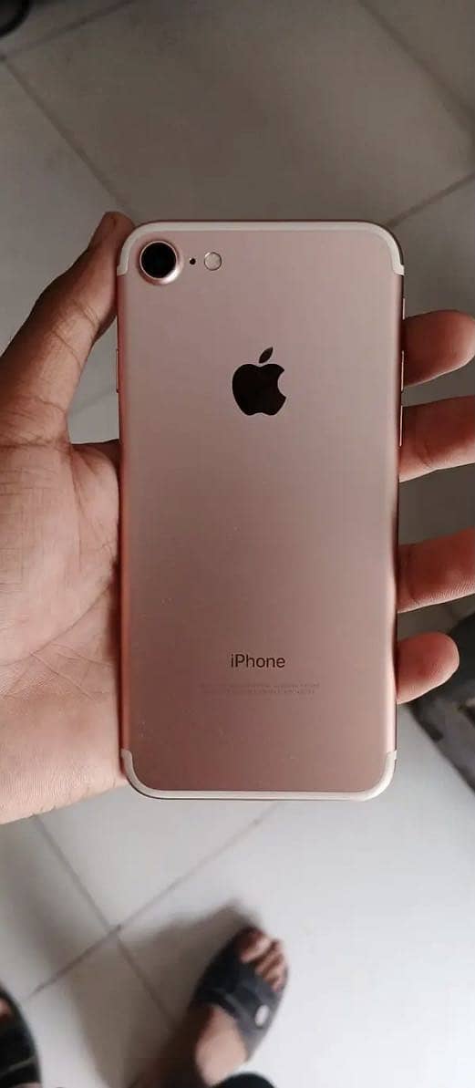 Apple iPhone 7 0