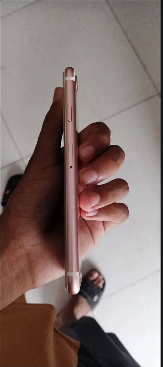 Apple iPhone 7 2