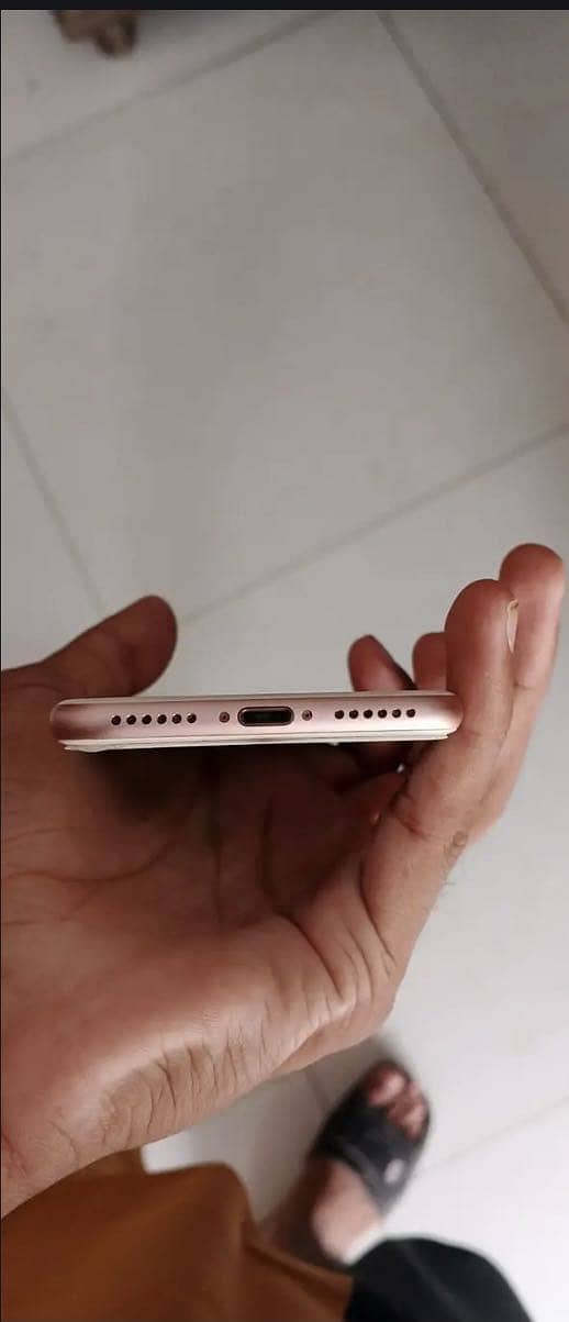 Apple iPhone 7 3