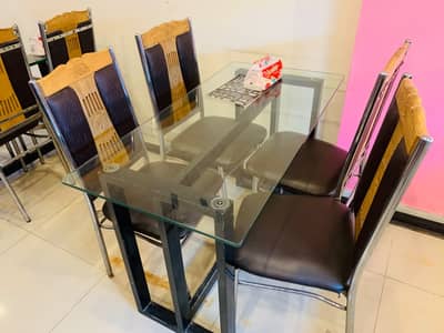 DINNING TABLE AND CHAIRS FOR SALE