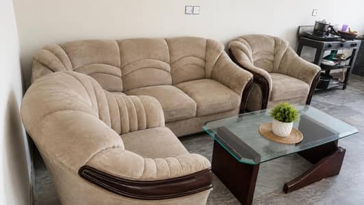 Elegant 5-Seater Sofa Set – Good Condition | Wooden Finish