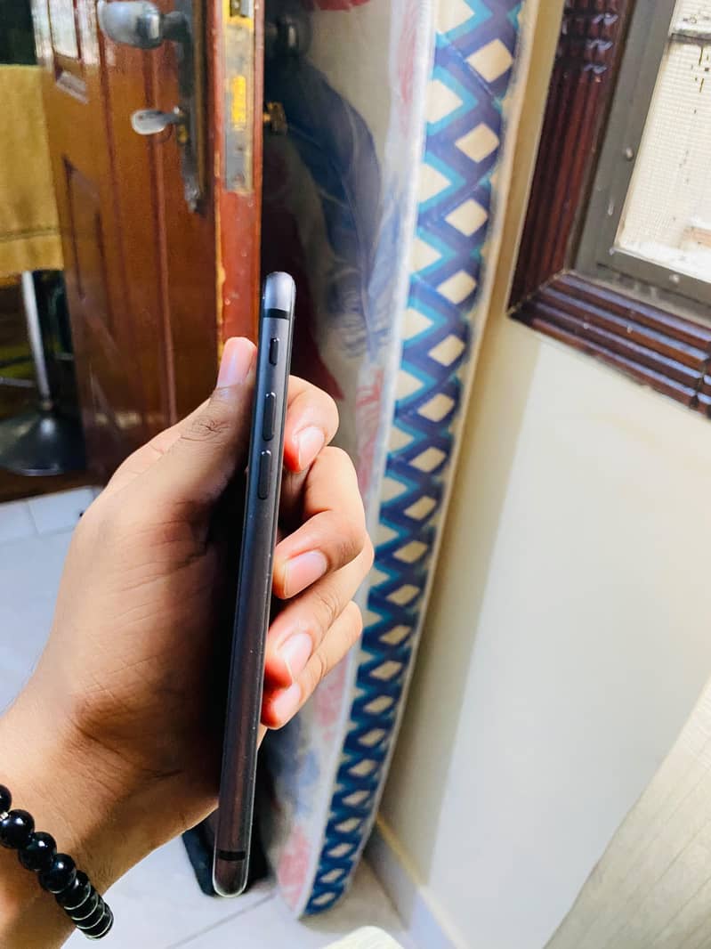 Apple iPhone 8 4