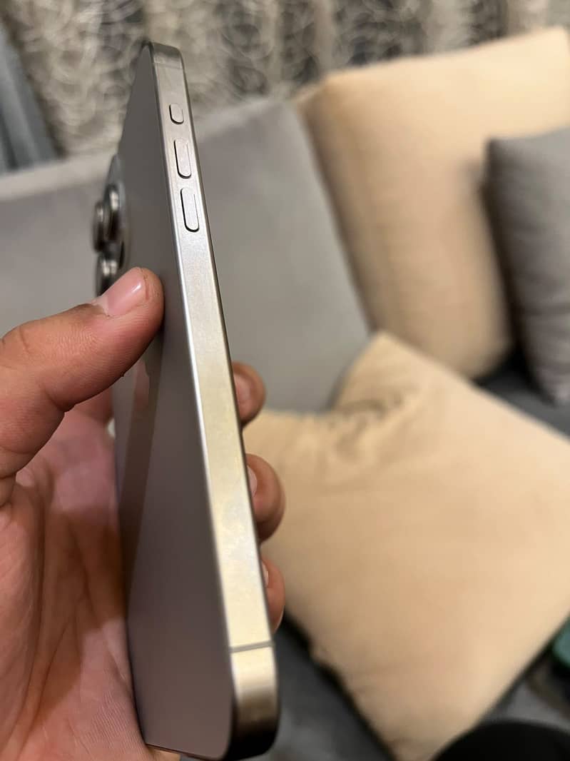 Apple iPhone 15 Pro Max 2