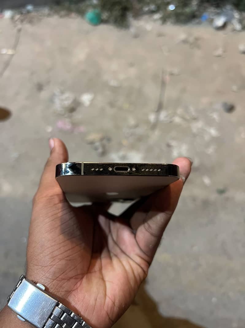 Apple iPhone 12 pro 1