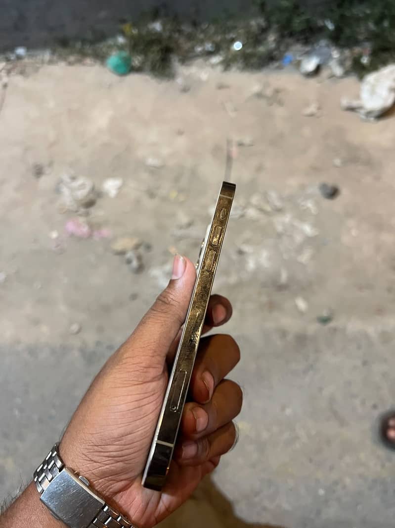 Apple iPhone 12 pro 5