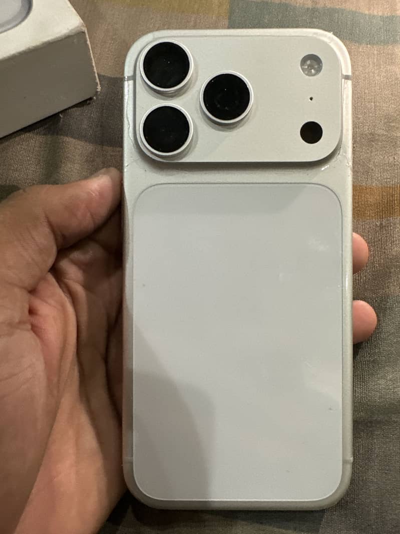 Apple iPhone 17 Pro 1