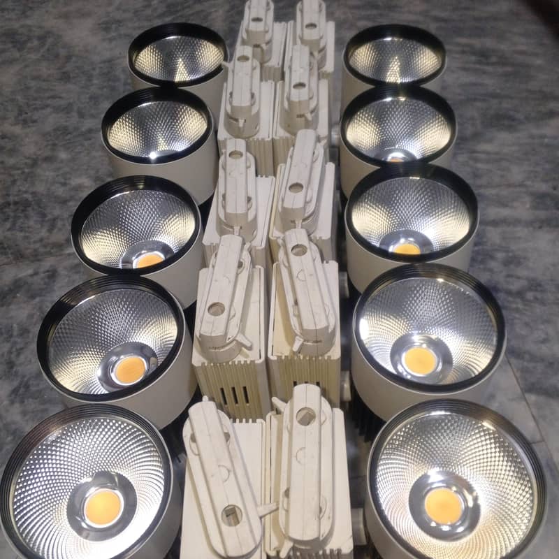 spot light track light 0