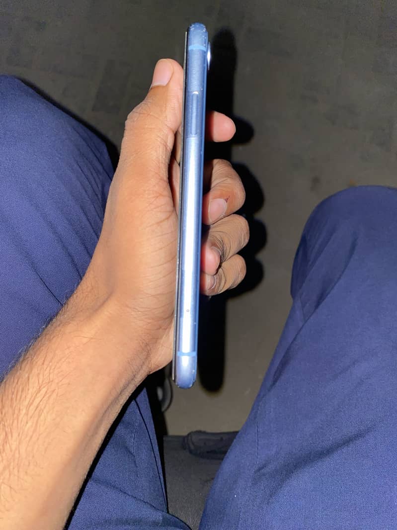 Apple iPhone XR 4