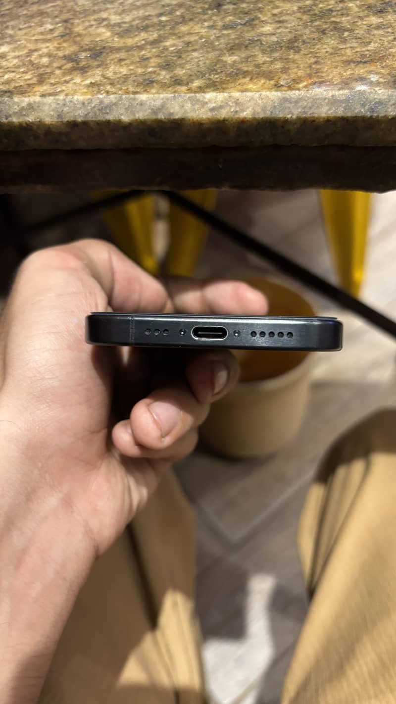 Apple iPhone 15 Pro 3
