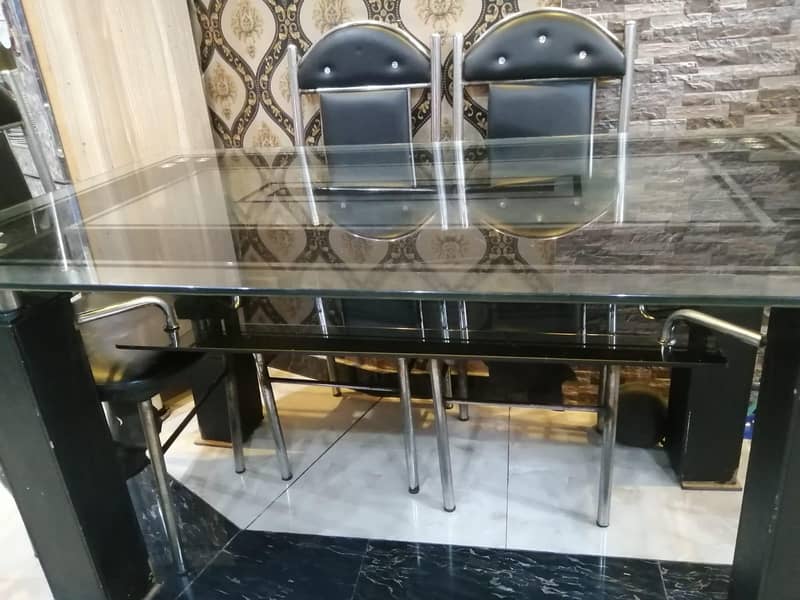 Dining table 0
