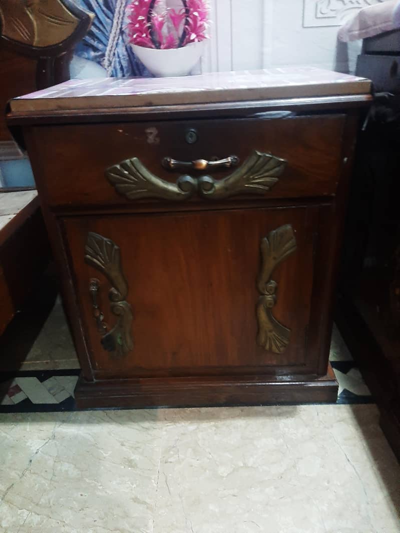 Bed and dressing table 3