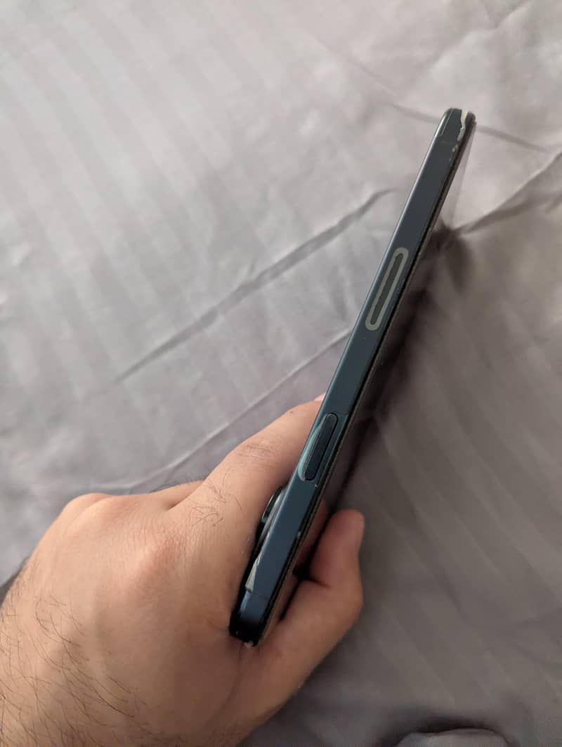 Apple iPhone 15 Pro Max 2