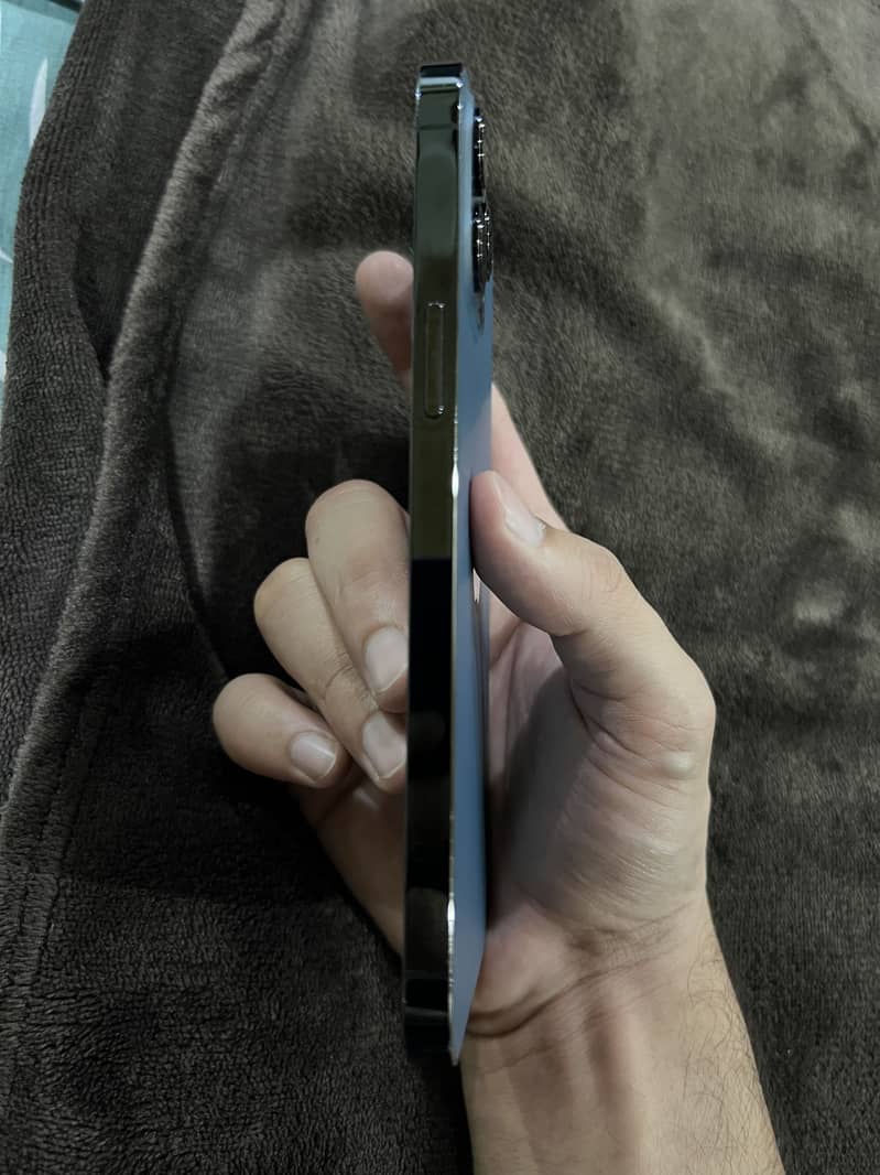 Apple iPhone 12 Pro Max 4