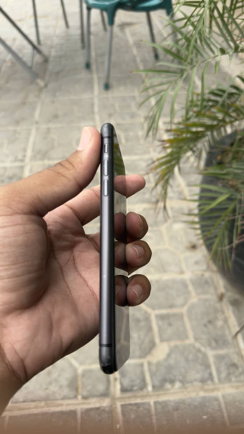 Apple iPhone 11 3