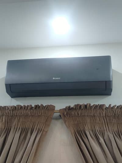 Gree Inverter 1.5 ton Slightly used