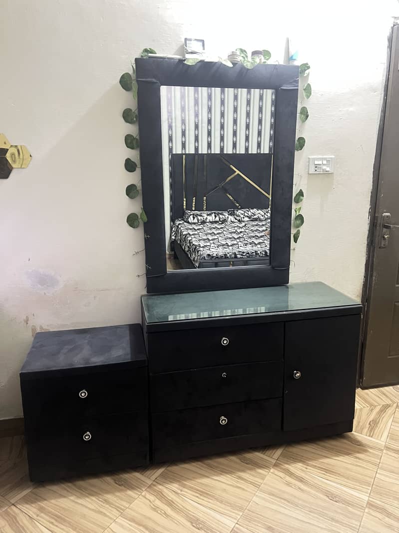 Bed sofa and dressing with side table 2