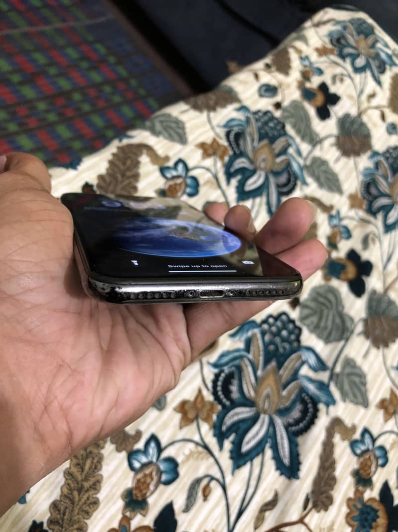 Apple iPhone X 3