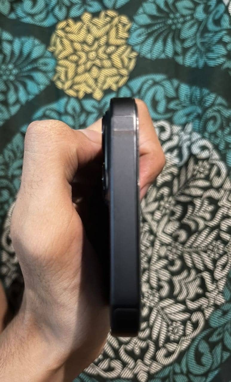 Apple iPhone 13 2