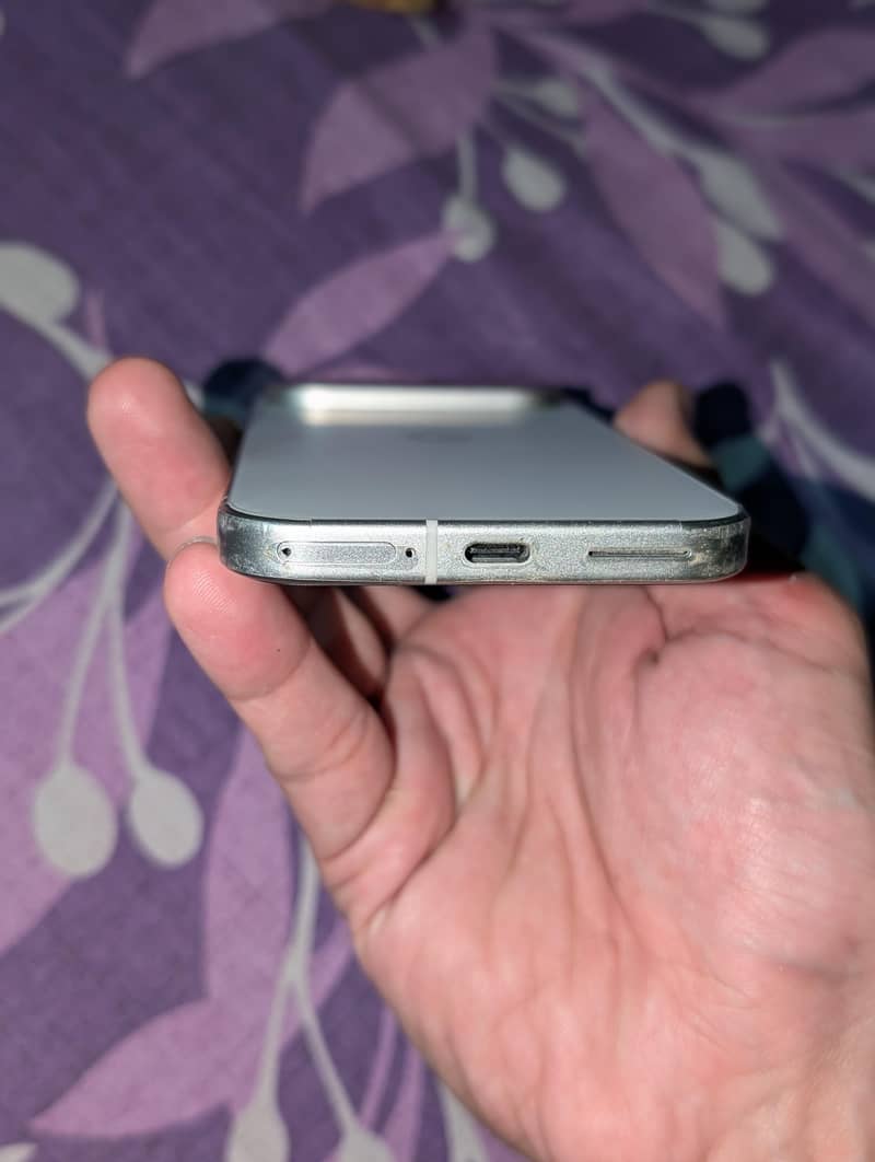 Google Pixel 9 Mint Condition 3