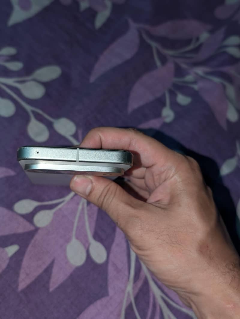 Google Pixel 9 Mint Condition 6