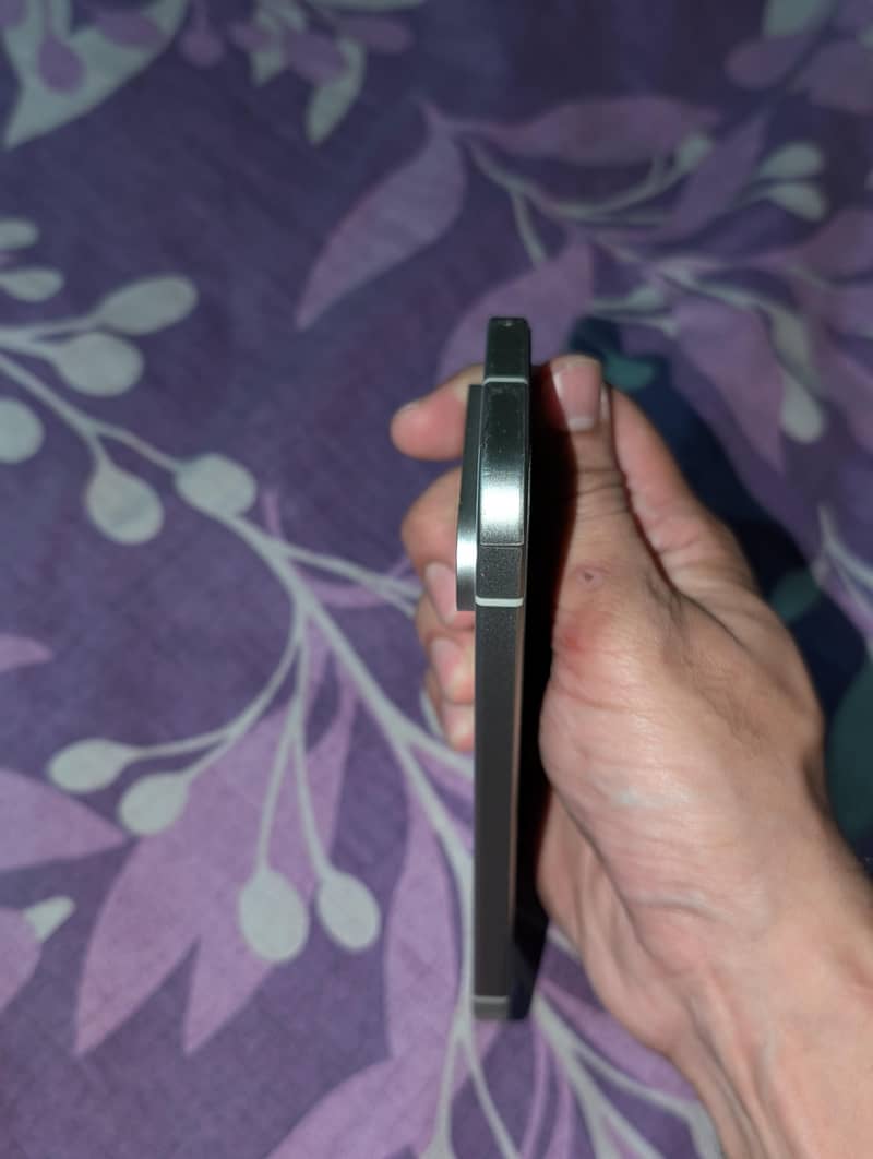 Google Pixel 9 Mint Condition 7