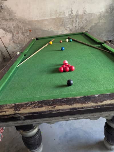 Snooker Table + Handball Game
