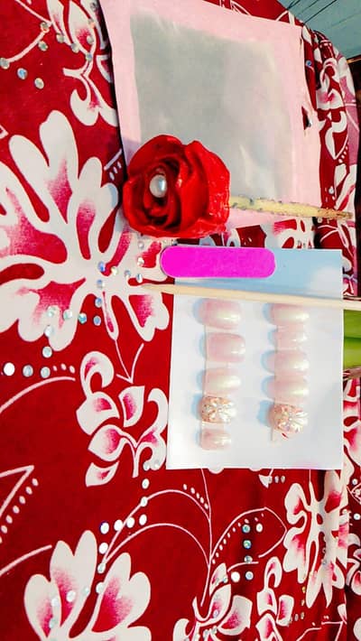 nails