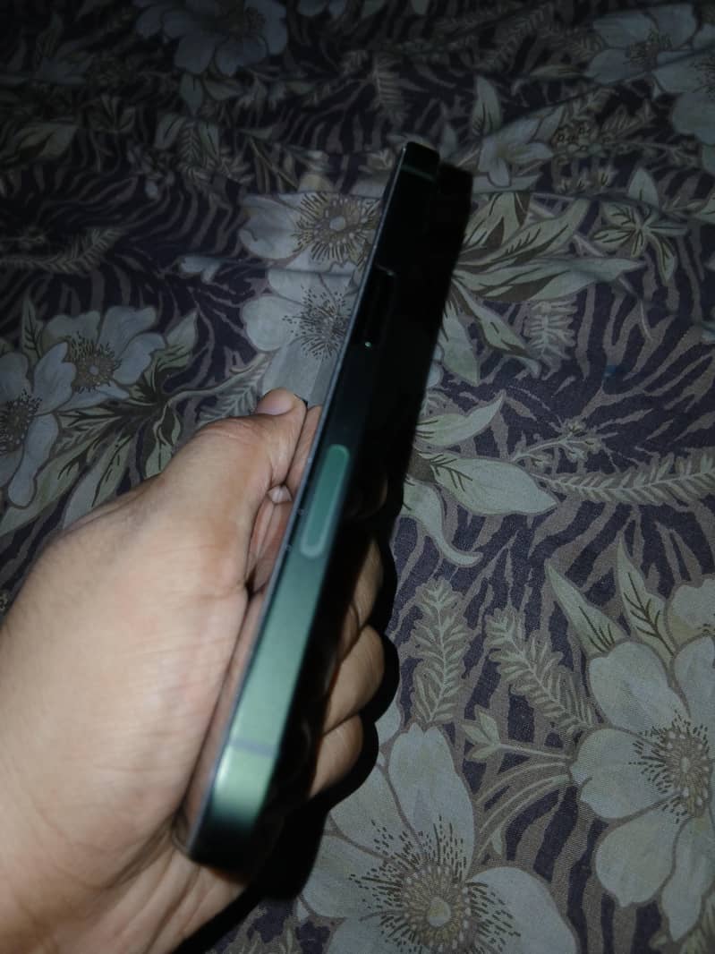 Apple iPhone 13 3