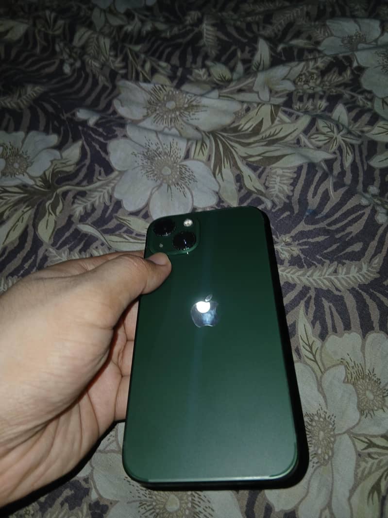 Apple iPhone 13 4