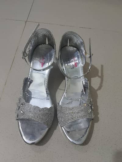 Ladies chappal good condition. . .