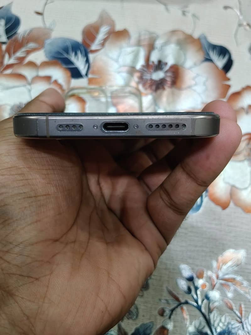 Apple iPhone 16 Pro Max 3