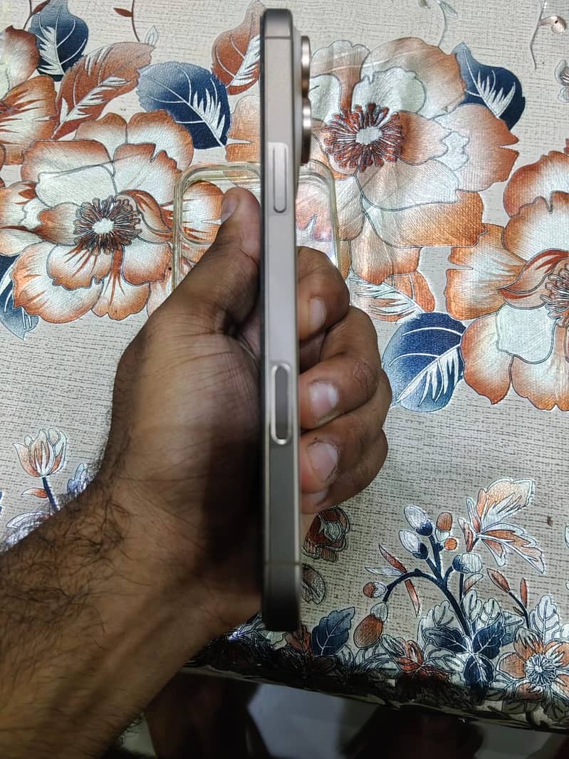 Apple iPhone 16 Pro Max 5