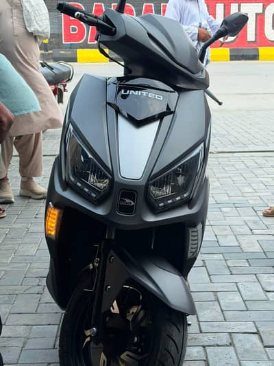 united petrol scooty 100cc 200km uose full new