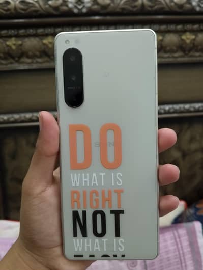Sony Xperia 5 IV (8 Gen 1) – Fresh eSIM Time – Budget Phone
