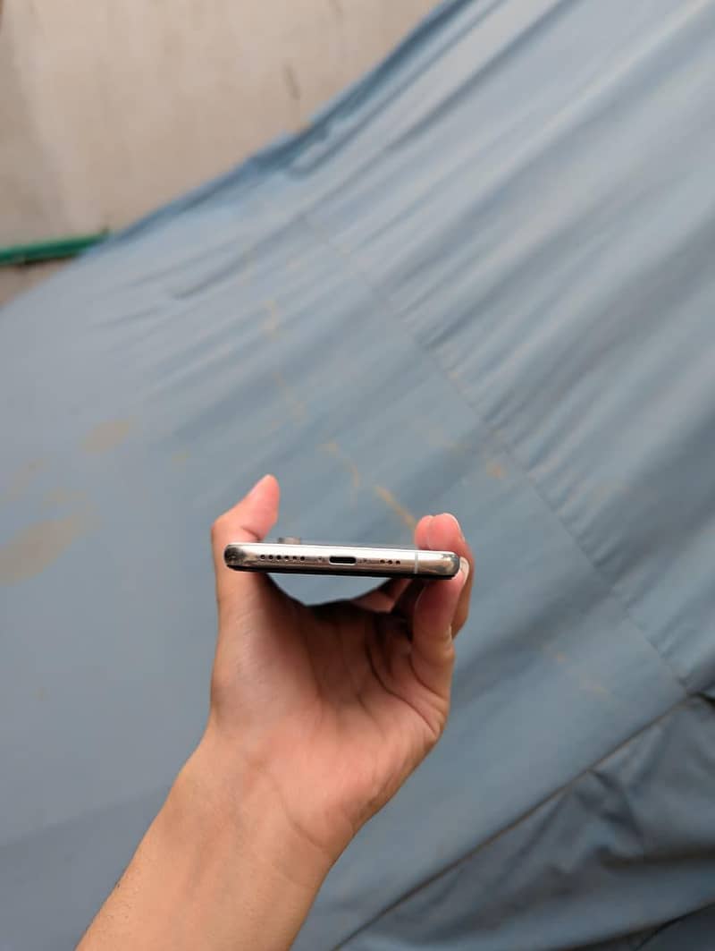 Apple iPhone XS 1