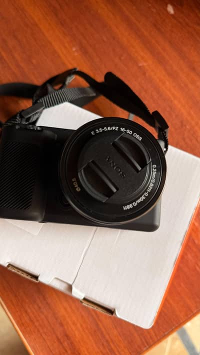 Sony ZV-E10 Camera + 16-50mm OSS Lens | 9.5/10 Condition | Like New