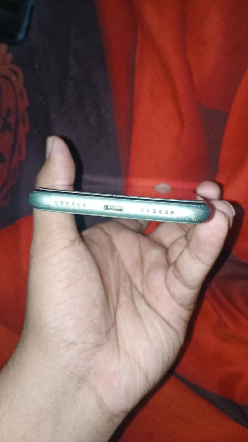 Apple iPhone 11 3