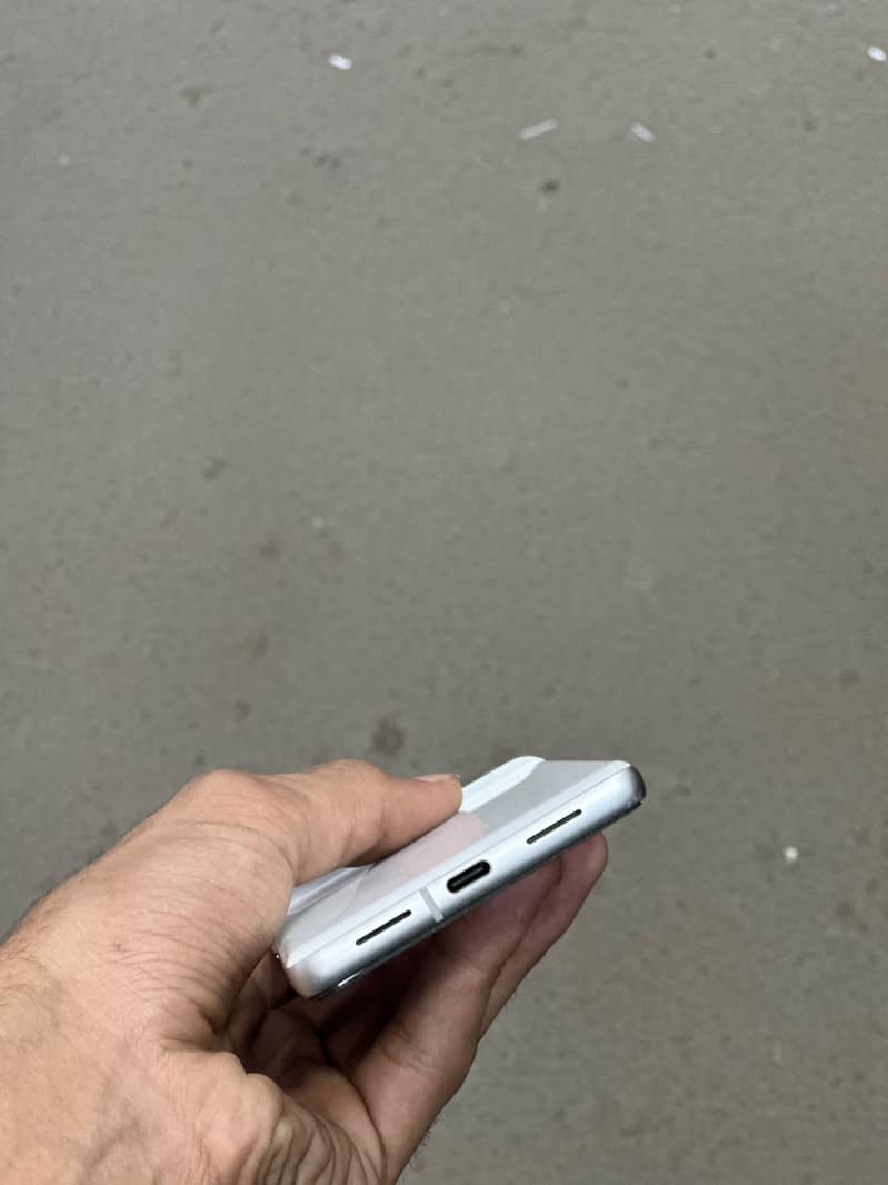 Google Pixel 7 4