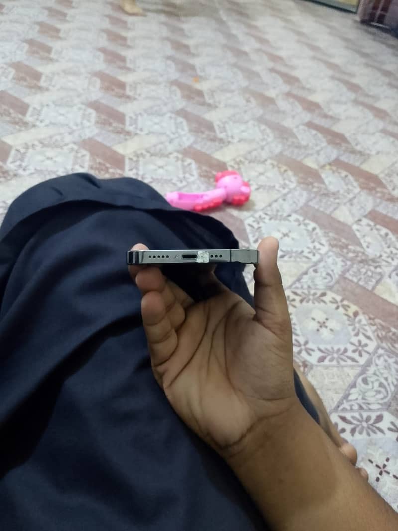Iphone 12pro 4