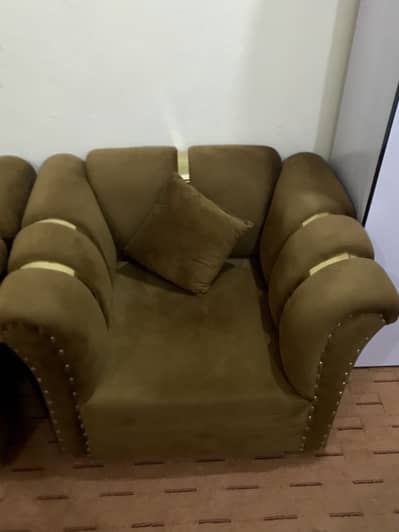 Luxury Velvet Sofa Set Elegant Chesterfield Style, Excellent Condition