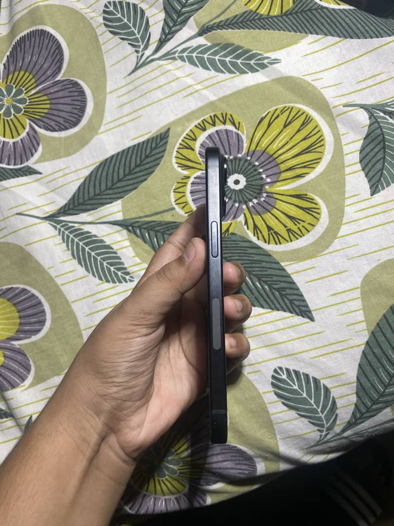 Apple iPhone 15 2