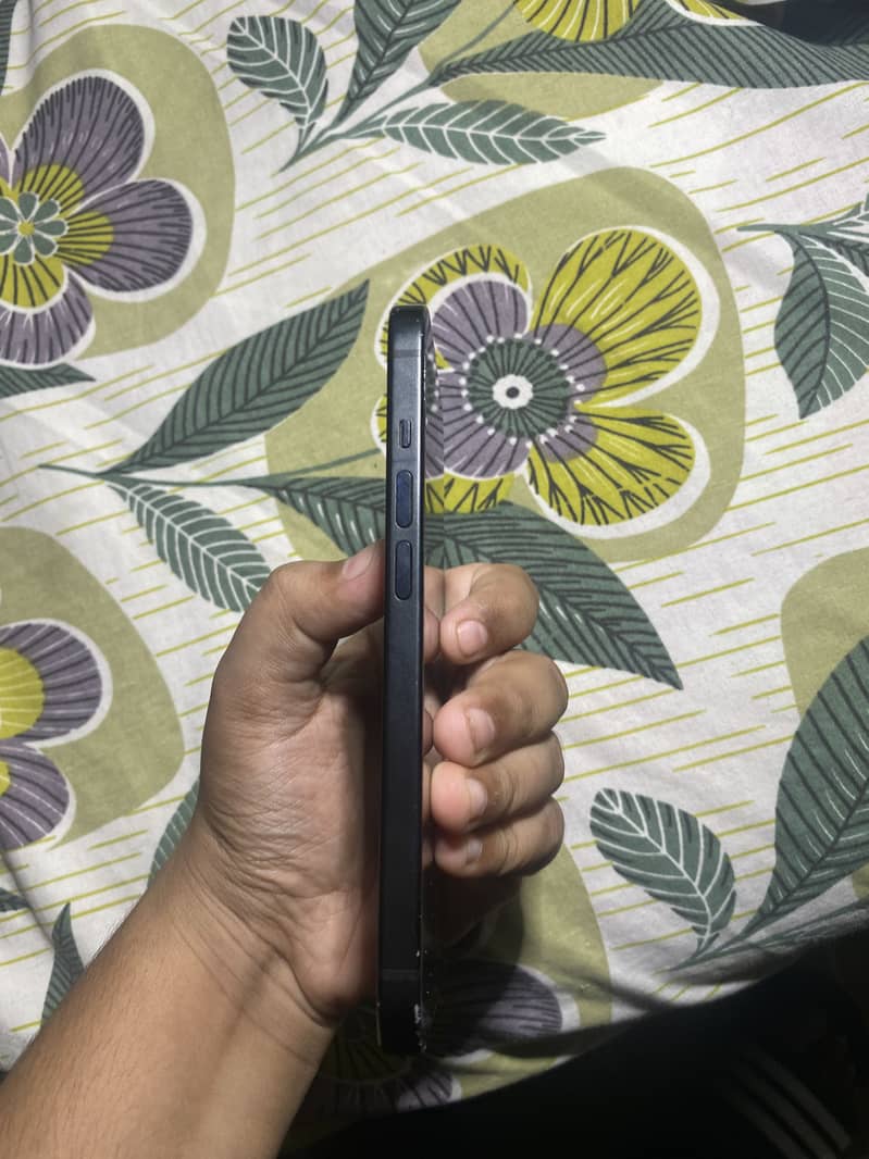 Apple iPhone 15 3